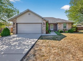104 E Shawnee Ct, Strafford, MO 65757