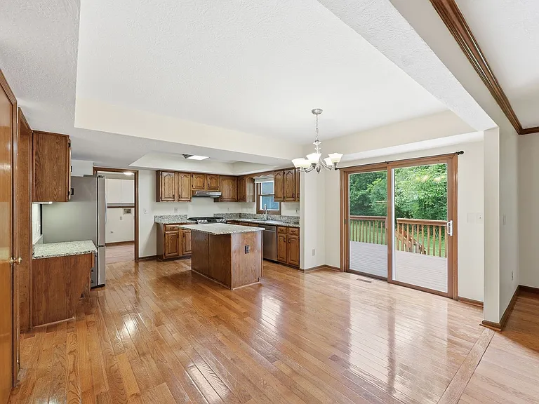 7666 Windwood Dr — Photo 11