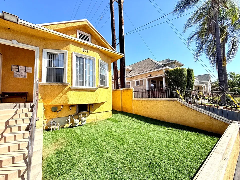 1870 & 1872 Daly Street
