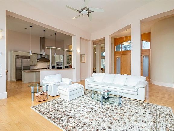 5th image of 762 Oak Lea Dr