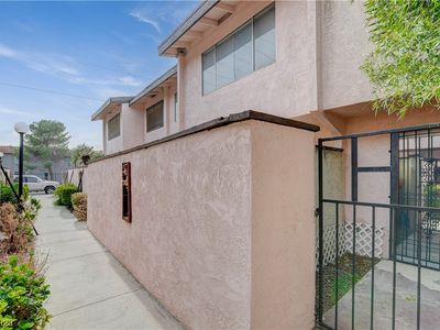 1690 E University Ave APT 5, Paradise Town, NV, 89119