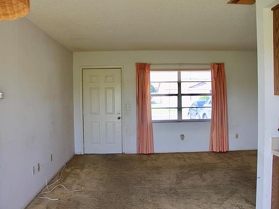 3rd image of 258 E Cedarwood Cir