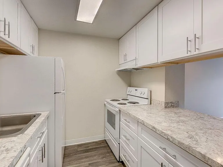 10710 Evergreen Way — Photo 2