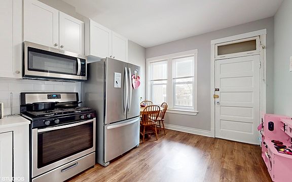 3rd image of 3352 N Monticello Ave #1