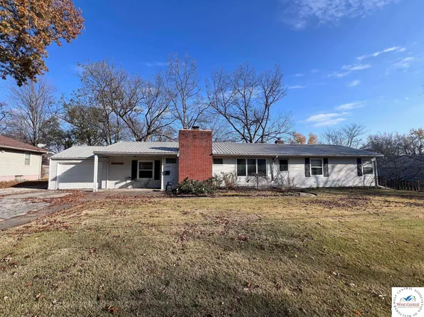104 N 6th St, Clinton, MO 64735