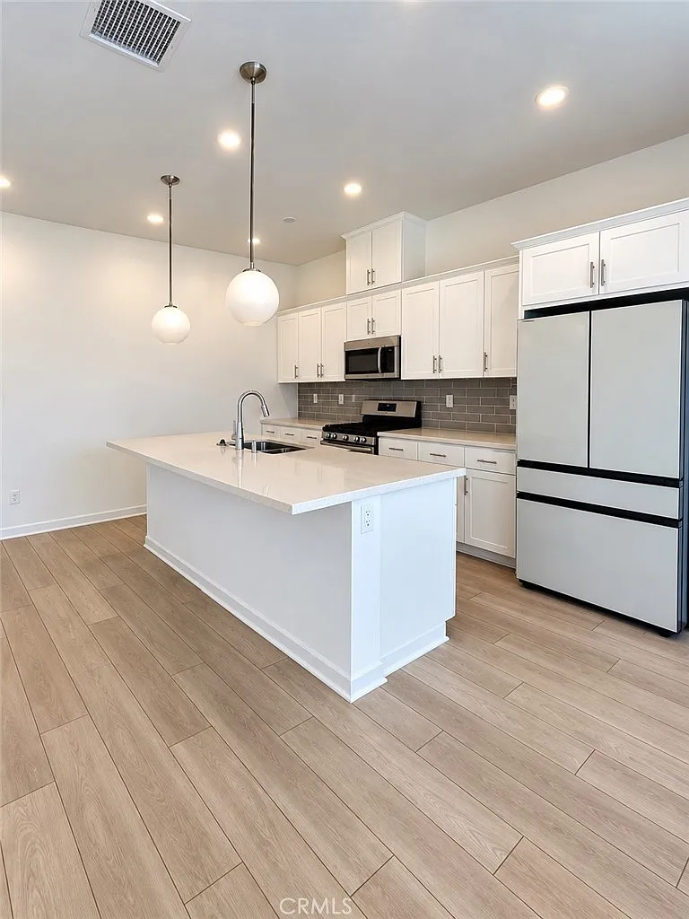 3 bed, 2.5 bath, 1536 sqft, $3,500 — Photo 2