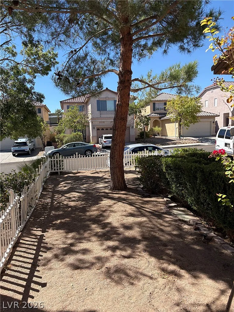 3 bed, 2.5 bath, 2036 sqft, $2,700 — Photo 4