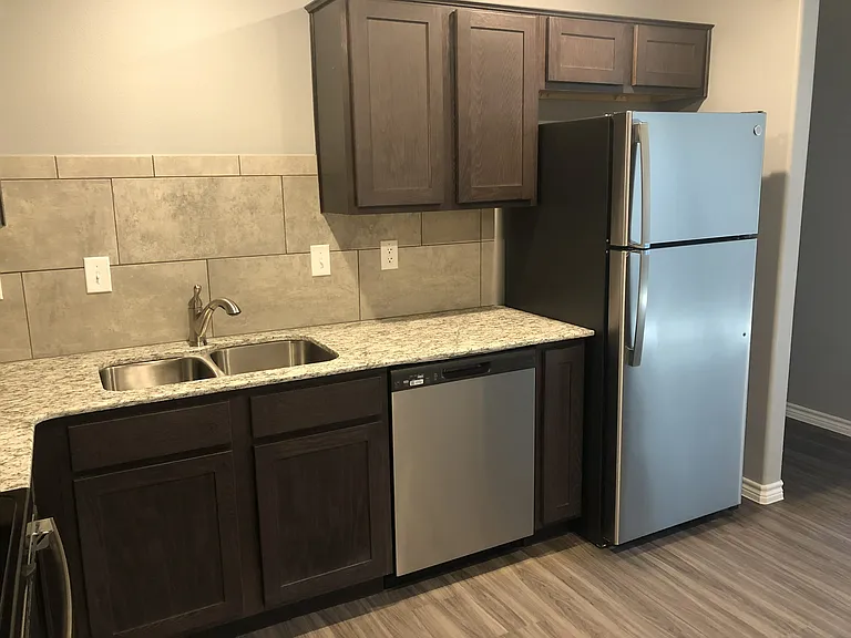 1818 Castroville Trl #B — Photo 6