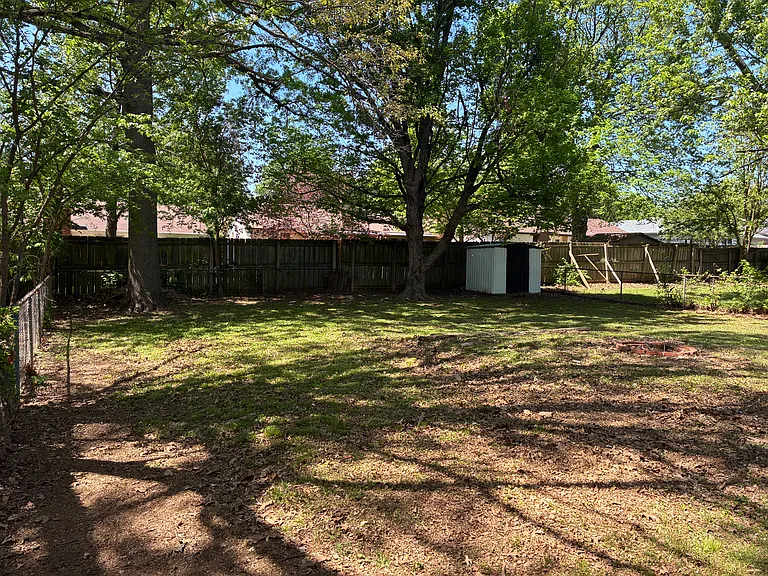 2431 S Kings Ave — Photo 22