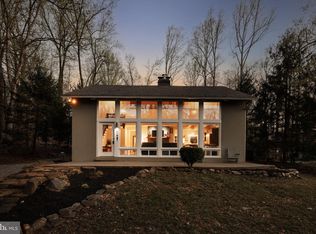 40 Crooked Rd, Harpers Ferry, WV 25425