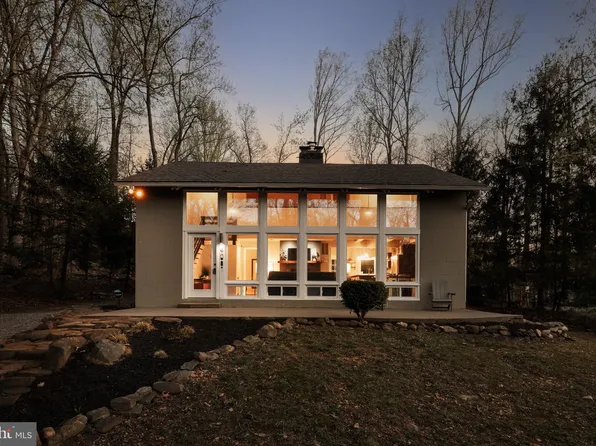 40 Crooked Rd, Harpers Ferry, WV 25425