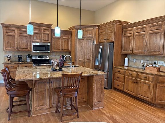 3rd image of 1923 Woodridge Dr