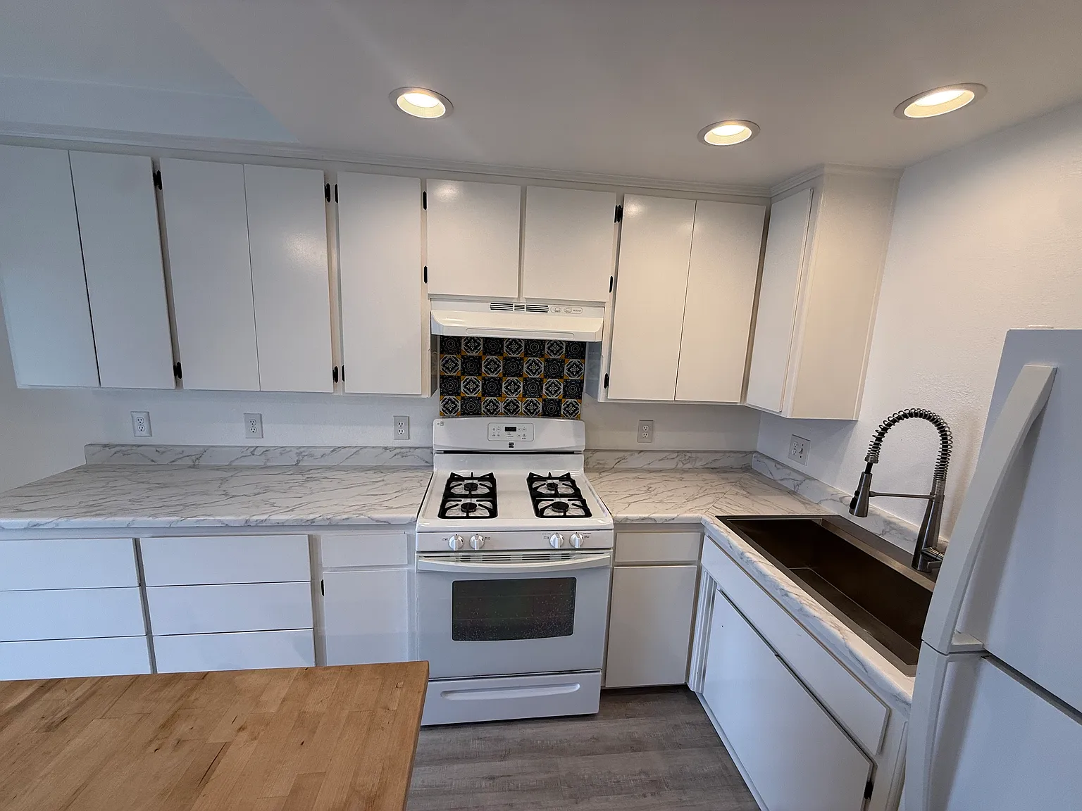 Studio, 400 sqft, $1,700 — Photo 1