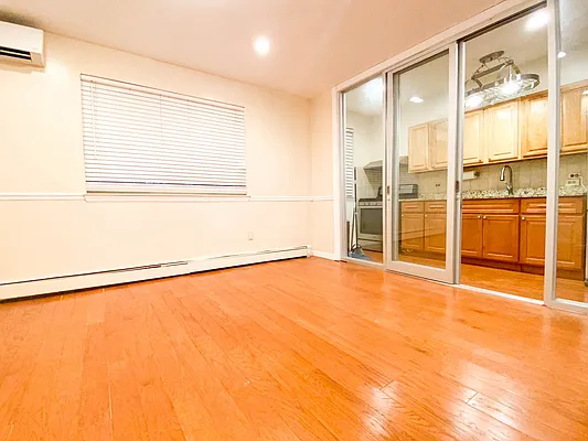 Rented by RealTegrity NY LLC | media 4