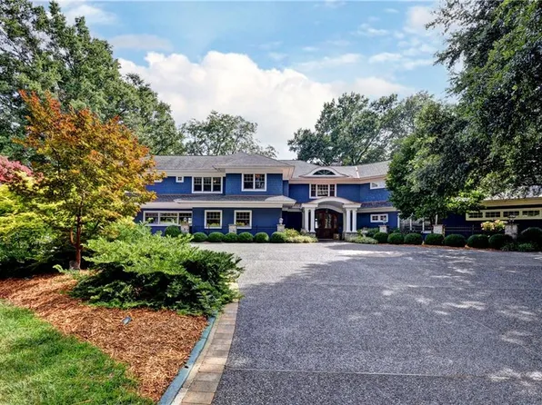 206 James River Dr, Newport News, VA 23601