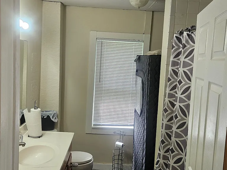 927 W Lombard St — Photo 12