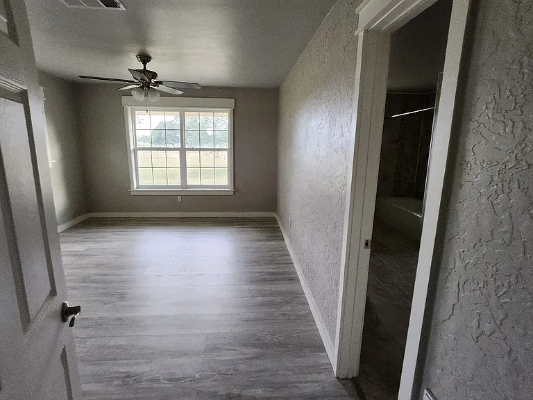 4828 E Interstate Highway 30 — Photo 11
