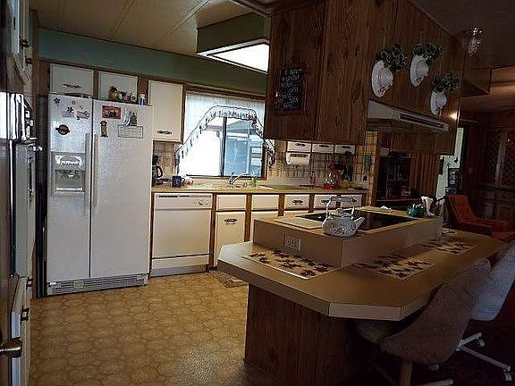 2nd image of 811 Village Dr