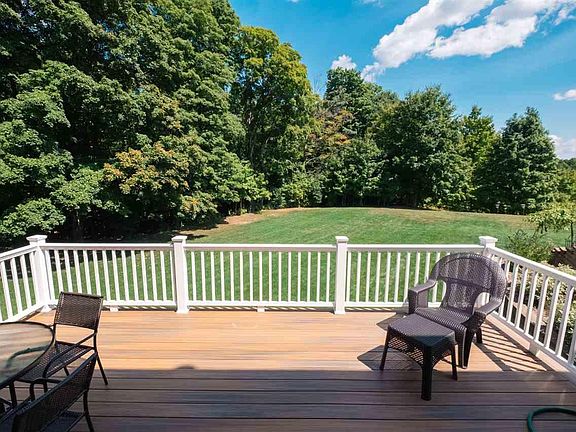 3rd image of 3059 Lake Meadows Cir