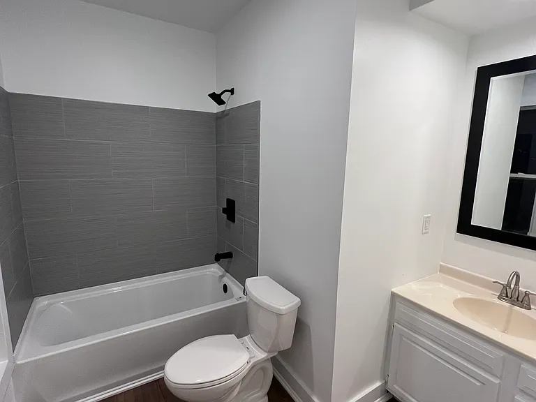 112 W Madison St — Photo 9