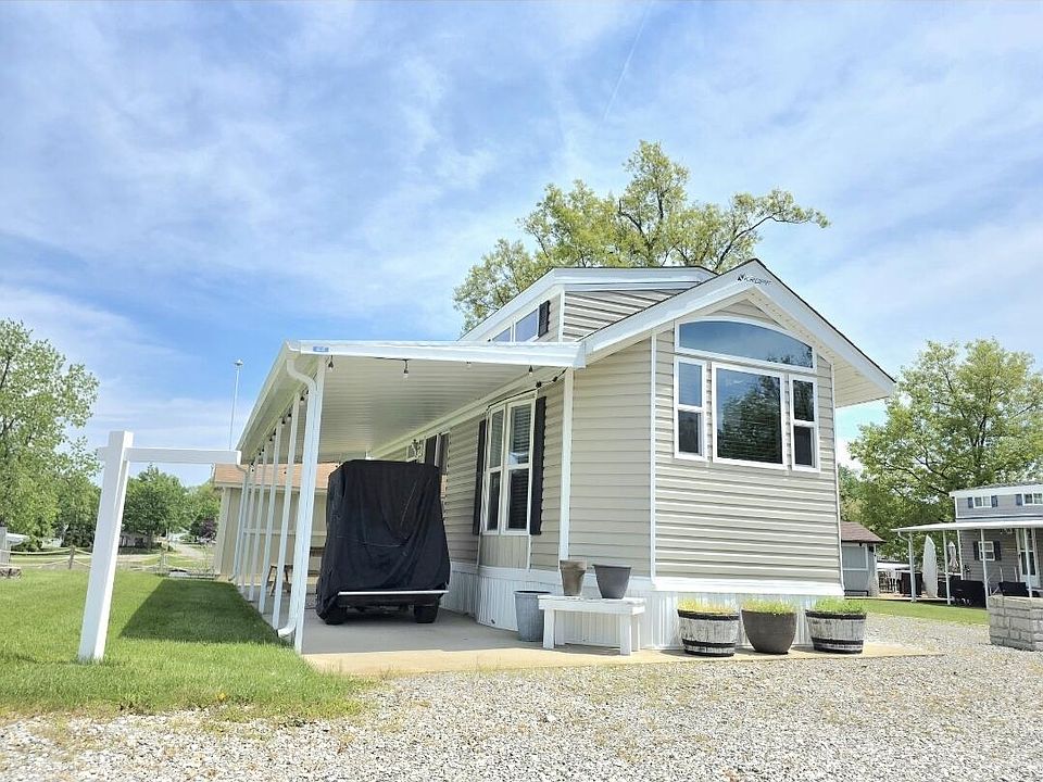 1st image of 11539 Lake Dr #127
