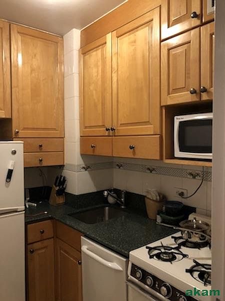 1st image of 425 E 54th St #6U