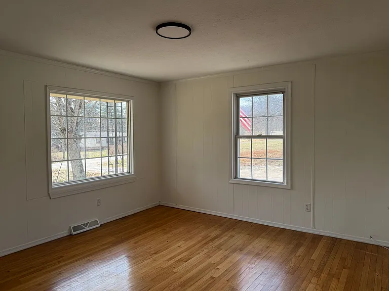 481 Eldon Rd — Photo 9