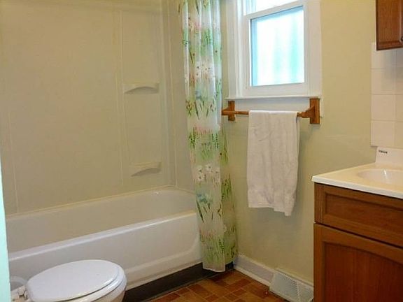 1st Floor Bathroom