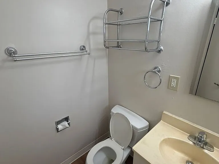 852 Nickerson — Photo 11