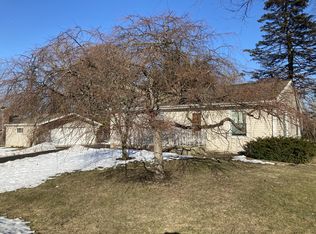 16 Hilly Ln, Lake In The Hills, IL 60156