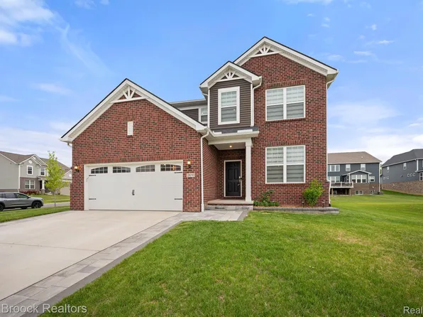 2610 Ironton Dr, Commerce Township, MI 48382