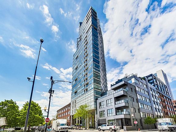 4th image of 510 W Erie St APT 1104