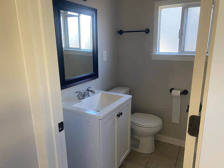 Blackburn House Apartments — Photo 4