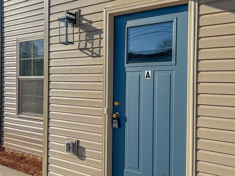 301 Ranger Ln — Photo 2