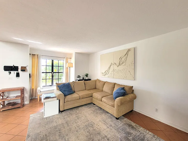 13465 Fountain View Blvd — Photo 11