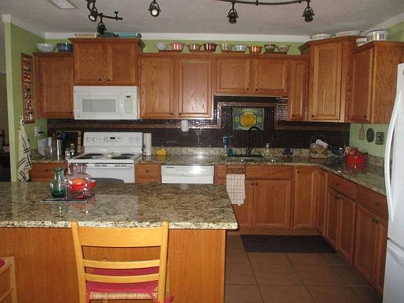 4th image of 61 W 11th St