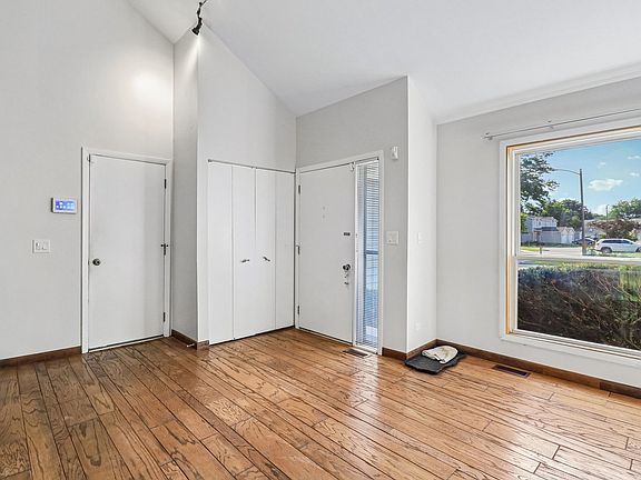 4th image of 664 Claridge Cir