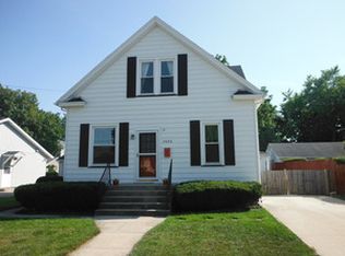 2020 7th St, Peru, IL 61354