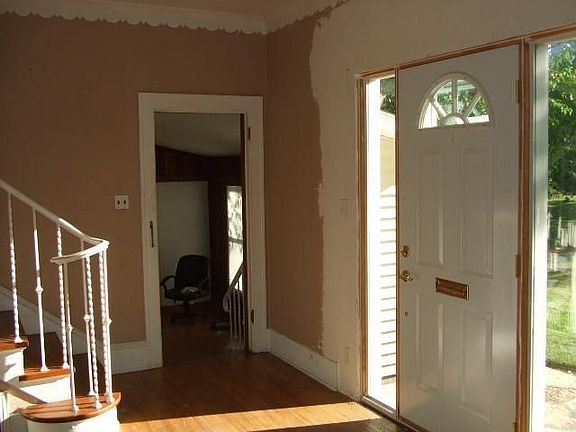 3rd image of 108 W Park St