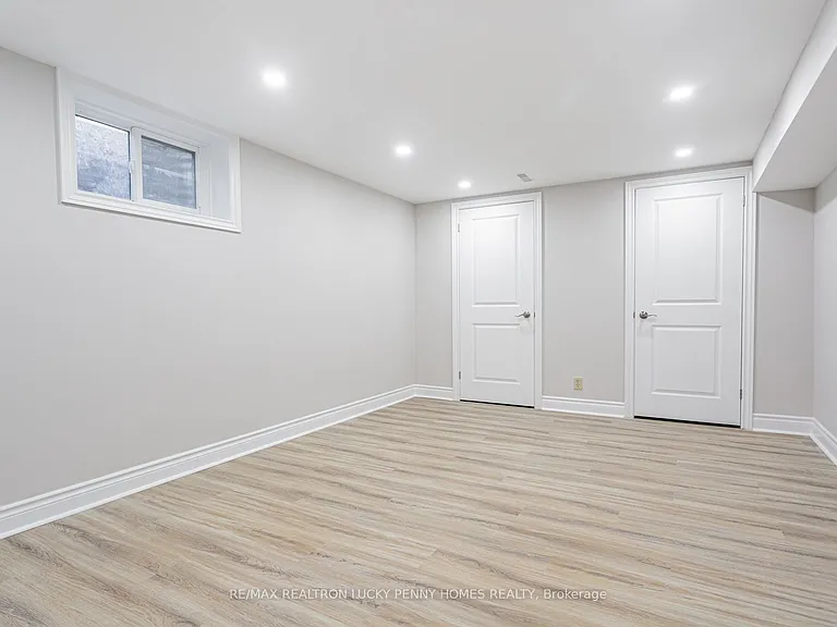 6 Village Squire Ln — Photo 31