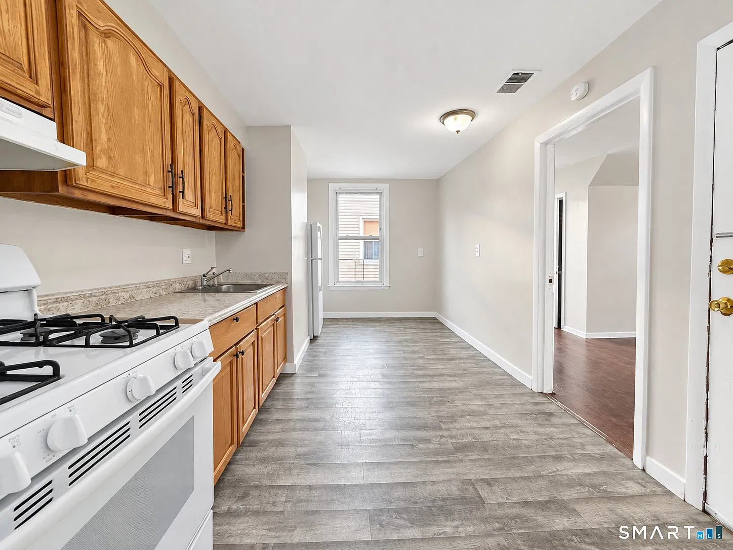 5 bed, 1.0 bath, 4286 sqft, $2,400 — Photo 1