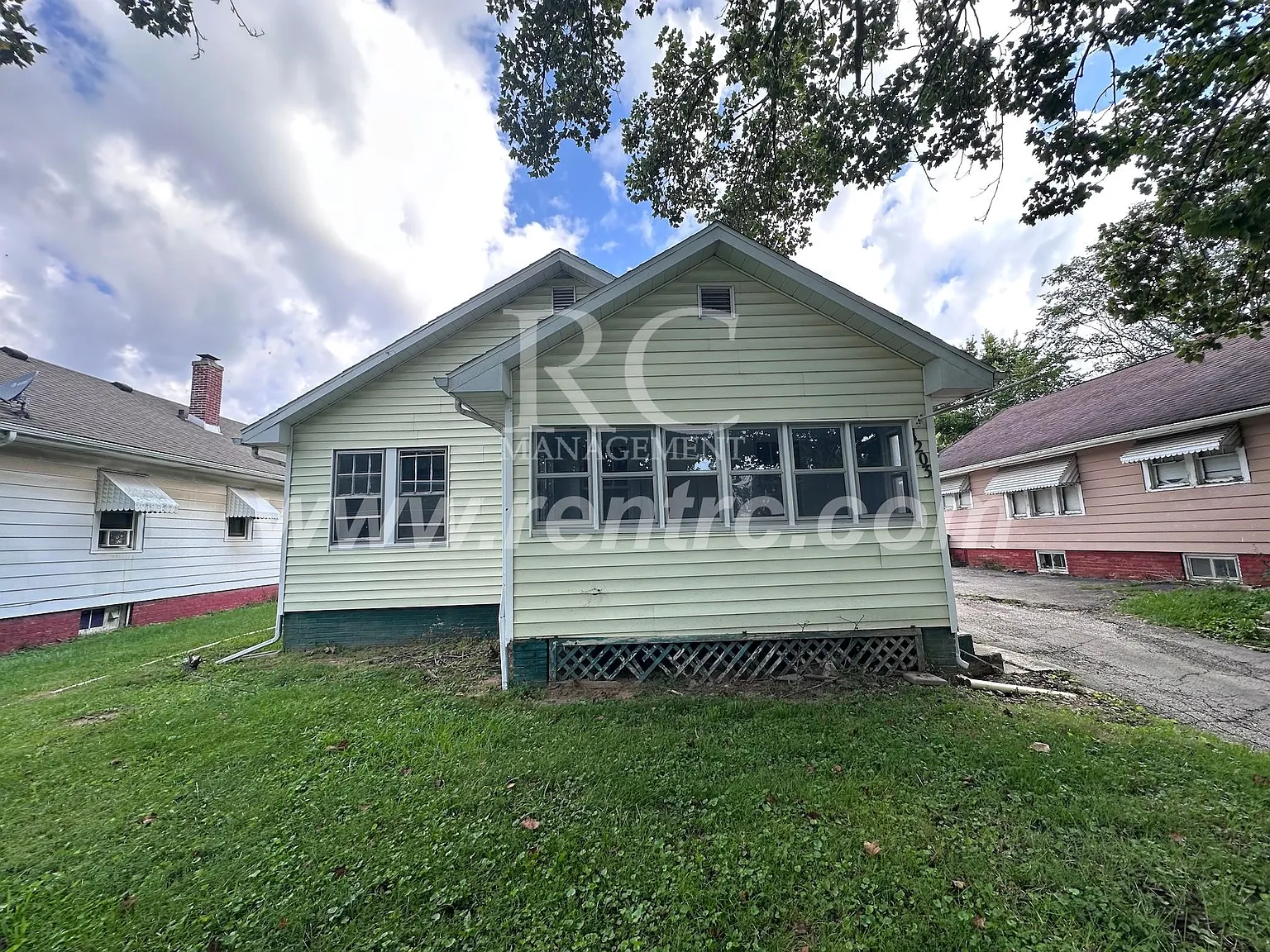 3 bed, 1150 sqft, $895 — Photo 3