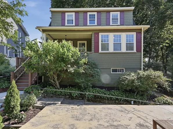 109 1/2 Franklin St, Stoneham, MA 02180