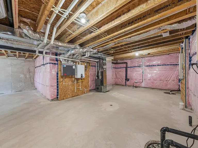 397 Victoria St — Photo 26