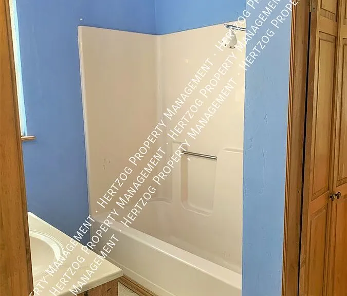 822 N Elm St — Photo 13