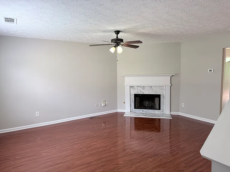 1086 Yellow River Dr — Photo 5
