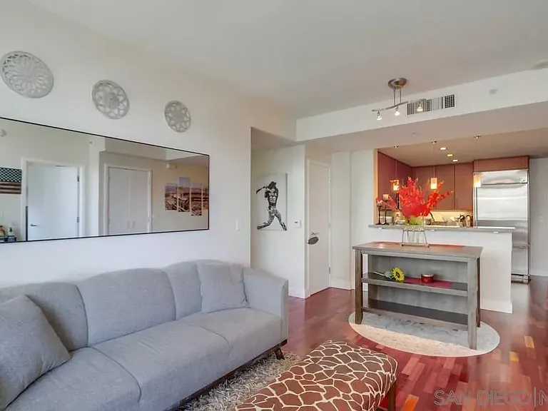 325 7th Ave #610 — Photo 11