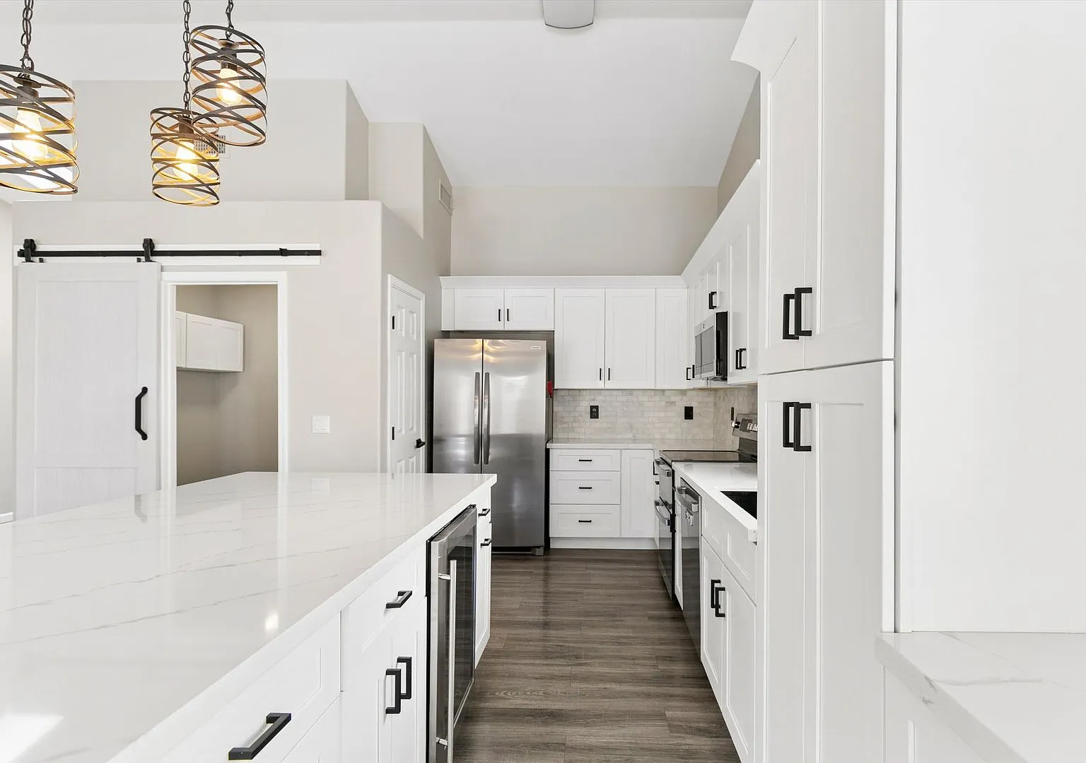 4 Bedrooms, 2 Bathroom, With A Pool, Newer Ac, Modern Kitchen And No Hoa, This Is A Must See! Ava... — Photo 4