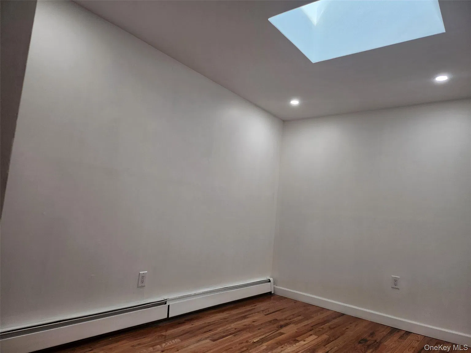 3 bed, 2.0 bath, 925 sqft, $3,250 — Photo 3