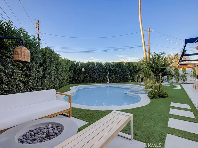 8161 Encino Ave — Photo 56